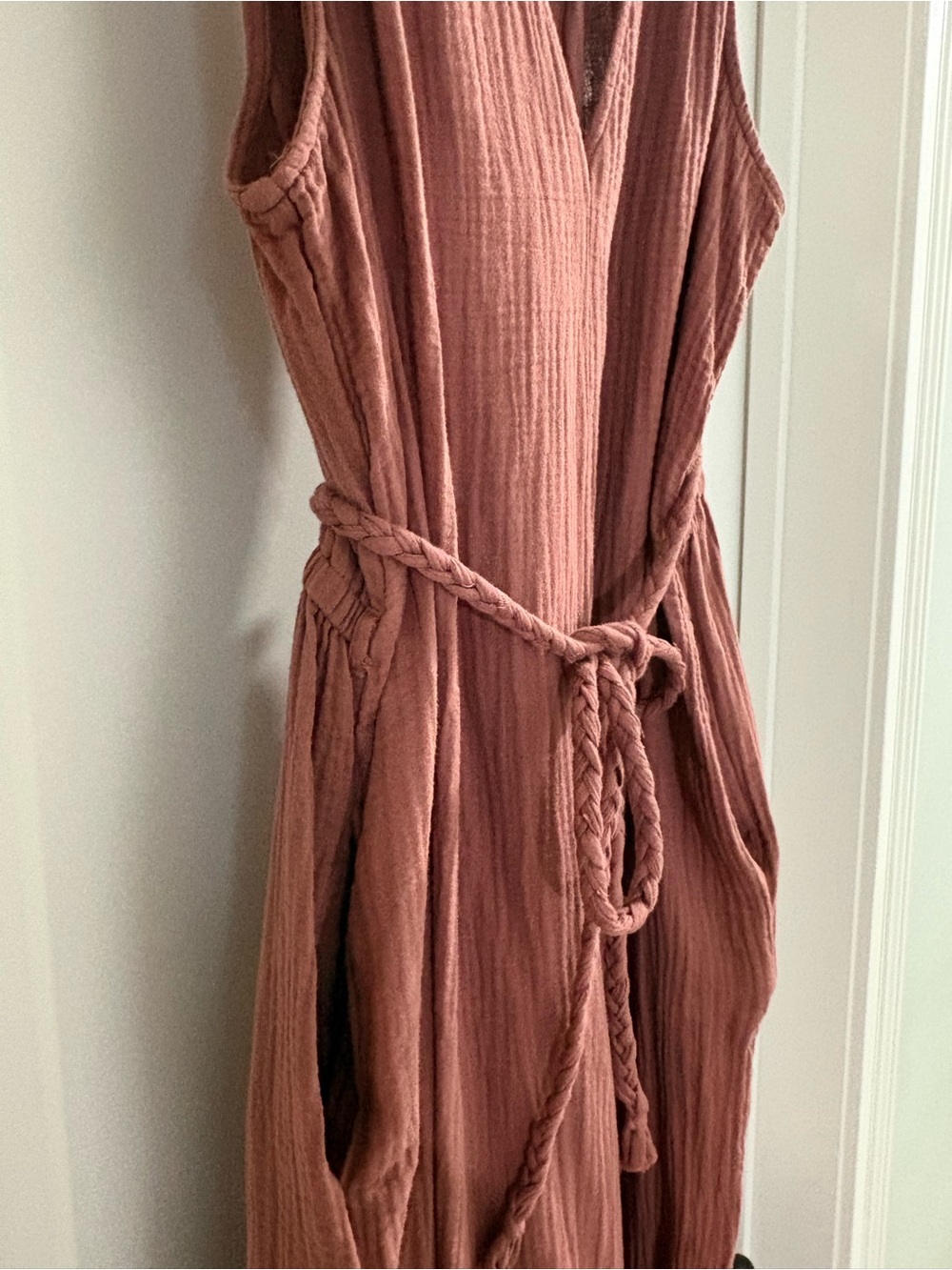 Universal Threads Sleeveless V-Neck Wide-Leg Jumpsuit in Dusty Rose - Picture 3 of 8